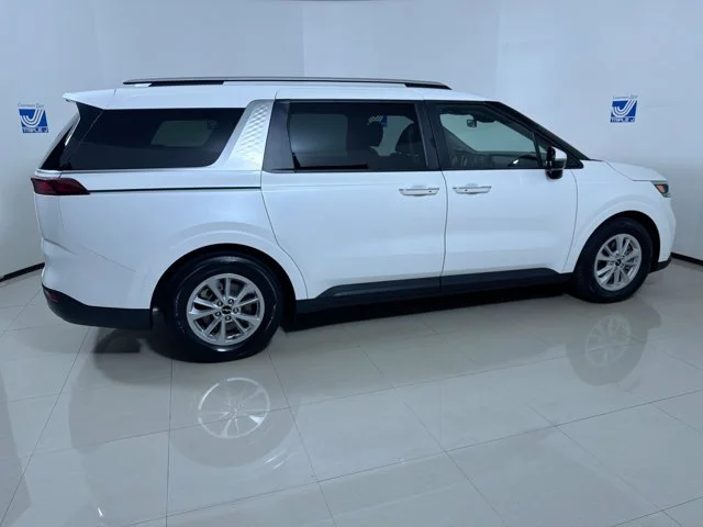 Used 2023 SNOW WHITE PEARL Kia LX image 8