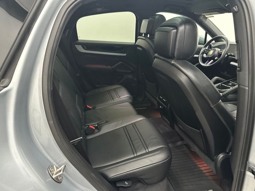 Used 2024  Porsche Base image 26