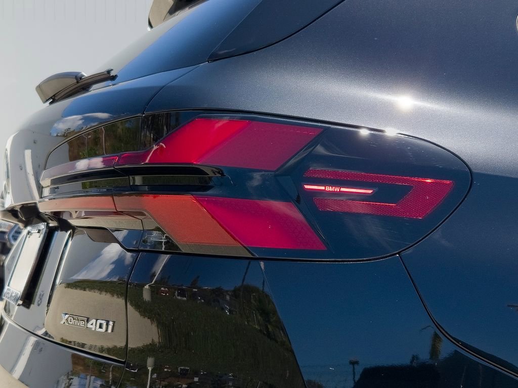 New 2026 Black Sapphire Metallic BMW xDrive40i image 4
