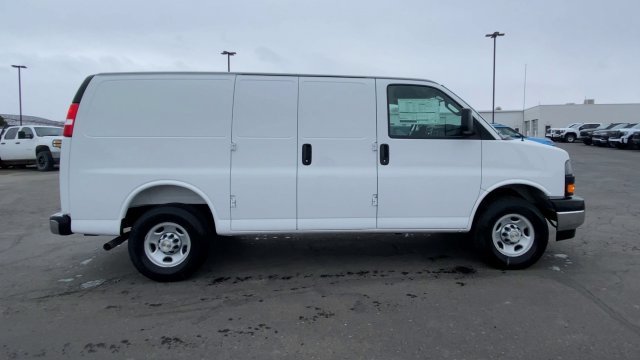 2025 Chevrolet Express Cargo Work Van - Photo 9