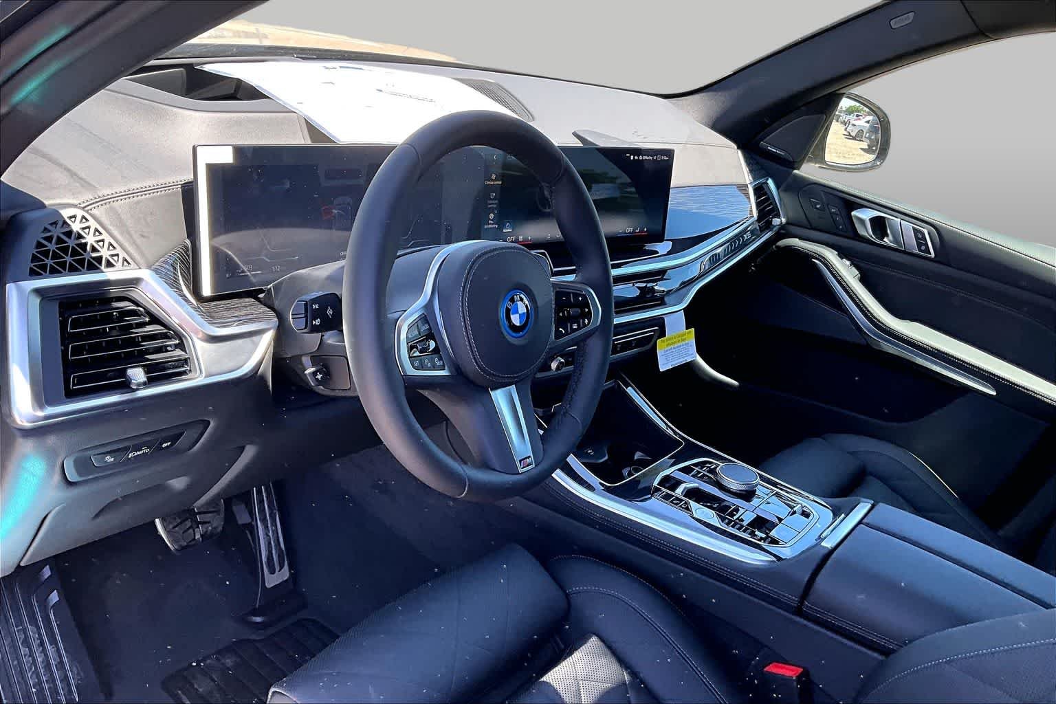 New 2026 Dravit Grey Metallic BMW xDrive50e image 8