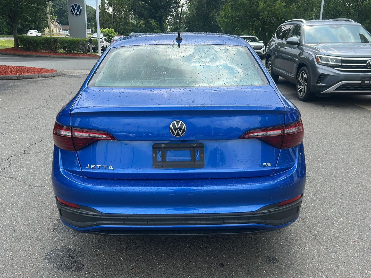 Used 2023 Rising Blue Metallic Volkswagen SE image 4