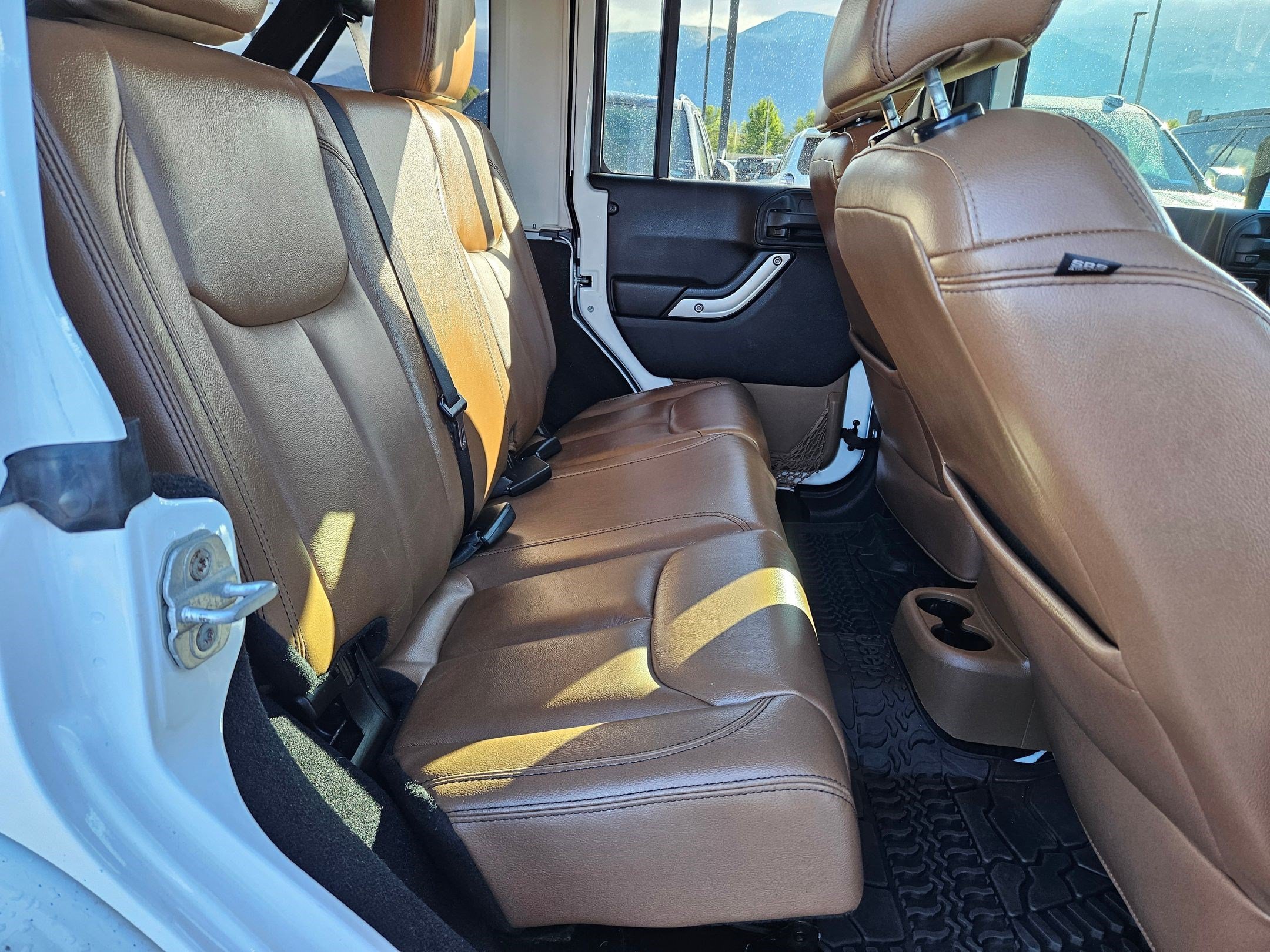 Used 2013 Bright White Clearcoat Jeep Sahara image 30