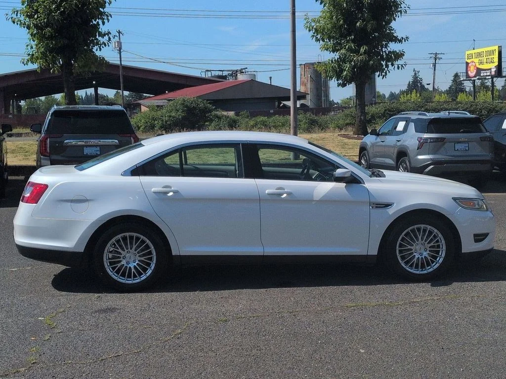 Used 2011 White Platinum Clearcoat Metallic Ford SEL image 6