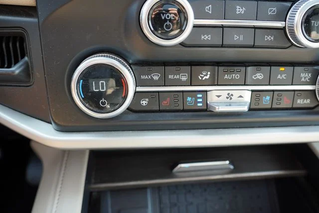 Used 2024 Black Ford Limited image 9
