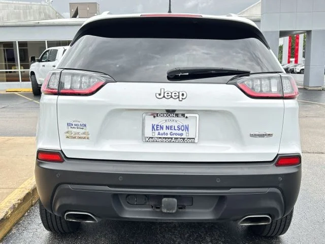 Used 2021 White Jeep Latitude Lux image 8