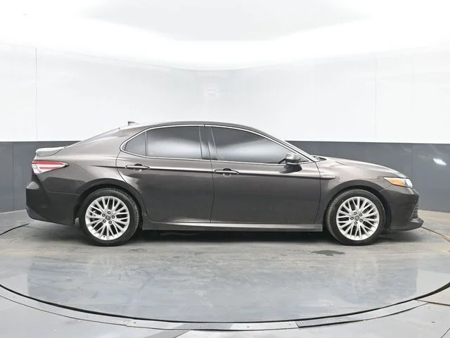 Used 2018 Brown Toyota XLE image 10
