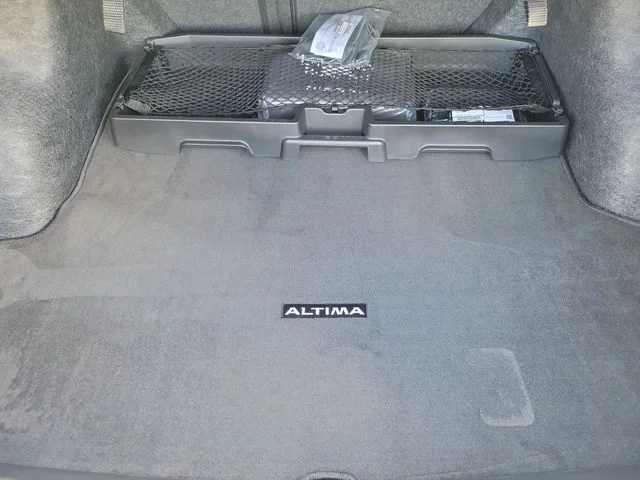 New 2026 Gray Sky Pearl / Super Black Two-tone Nissan SR image 9