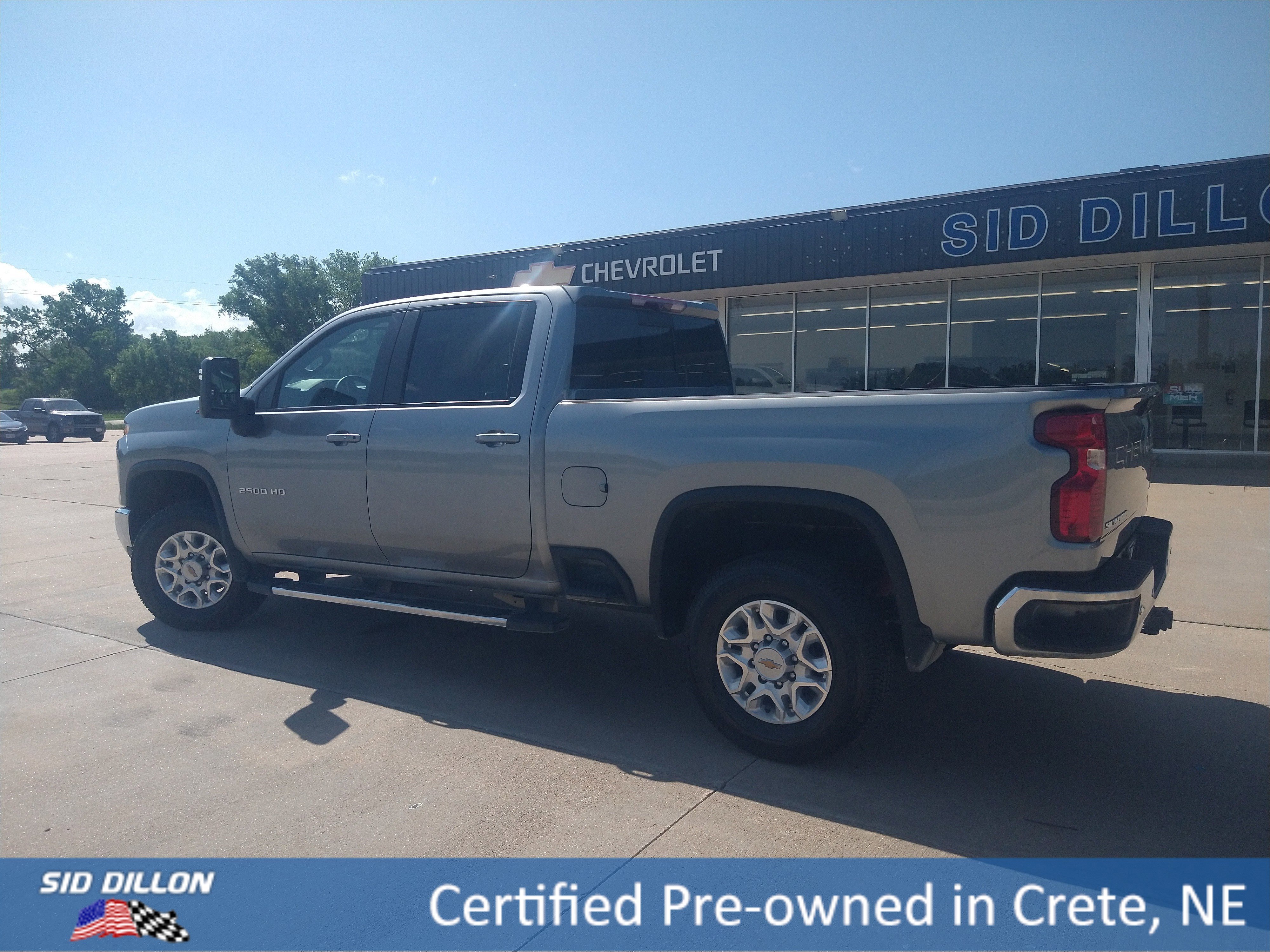 Used 2025 Sterling Gray Metallic Chevrolet LT image 17