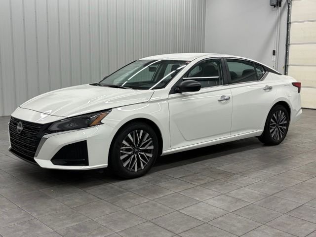Used 2025 White Nissan 2.5 SV image 5