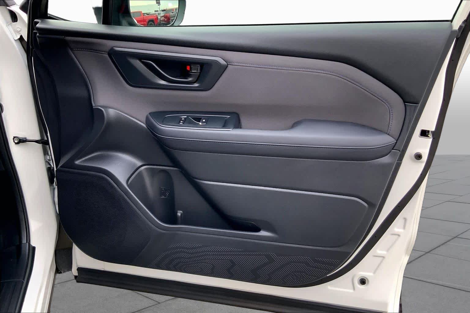 Used 2025 Crystal White Pearl Subaru Premium Hybrid image 20