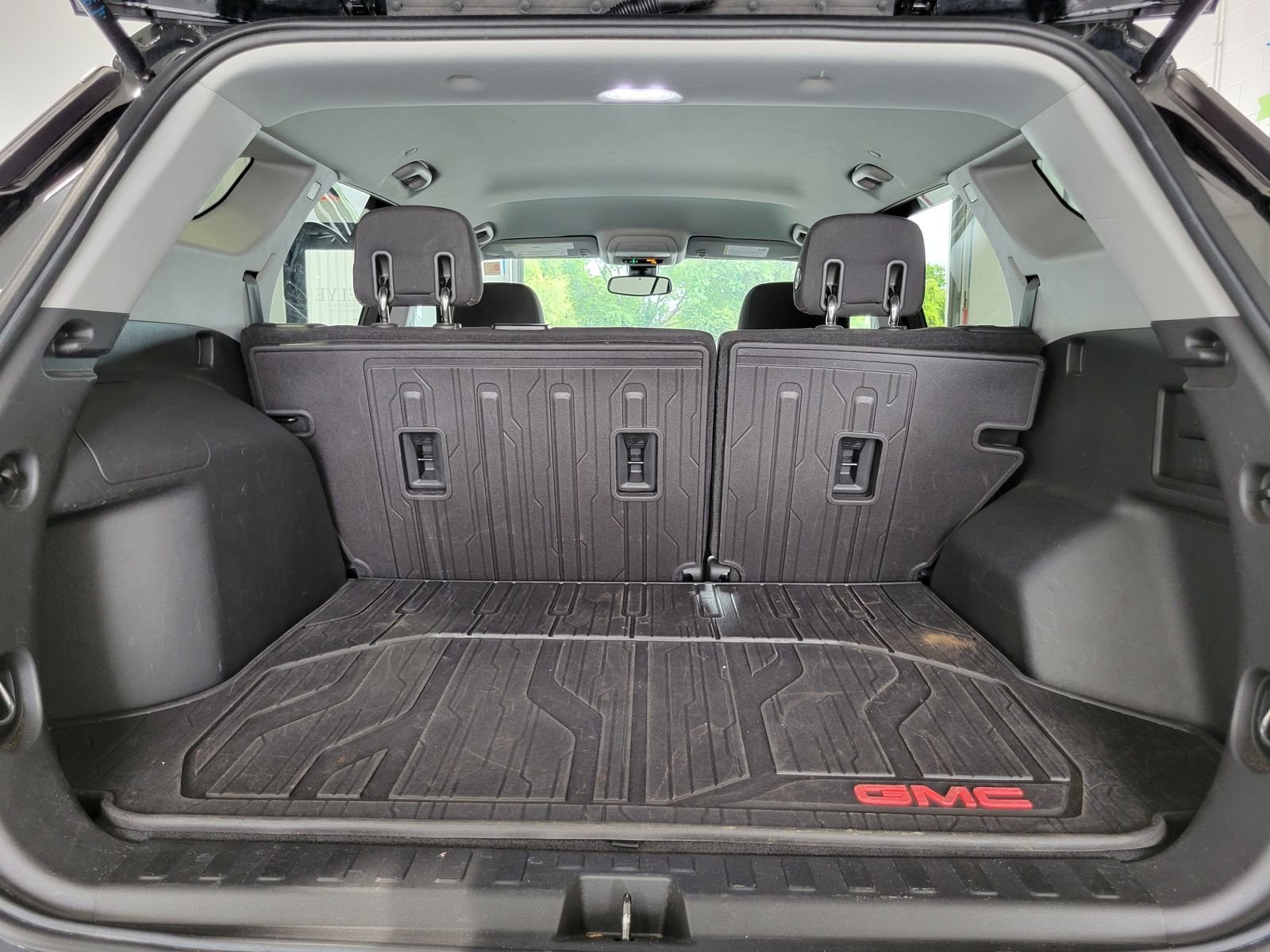 Used 2020 Black GMC SLE image 30