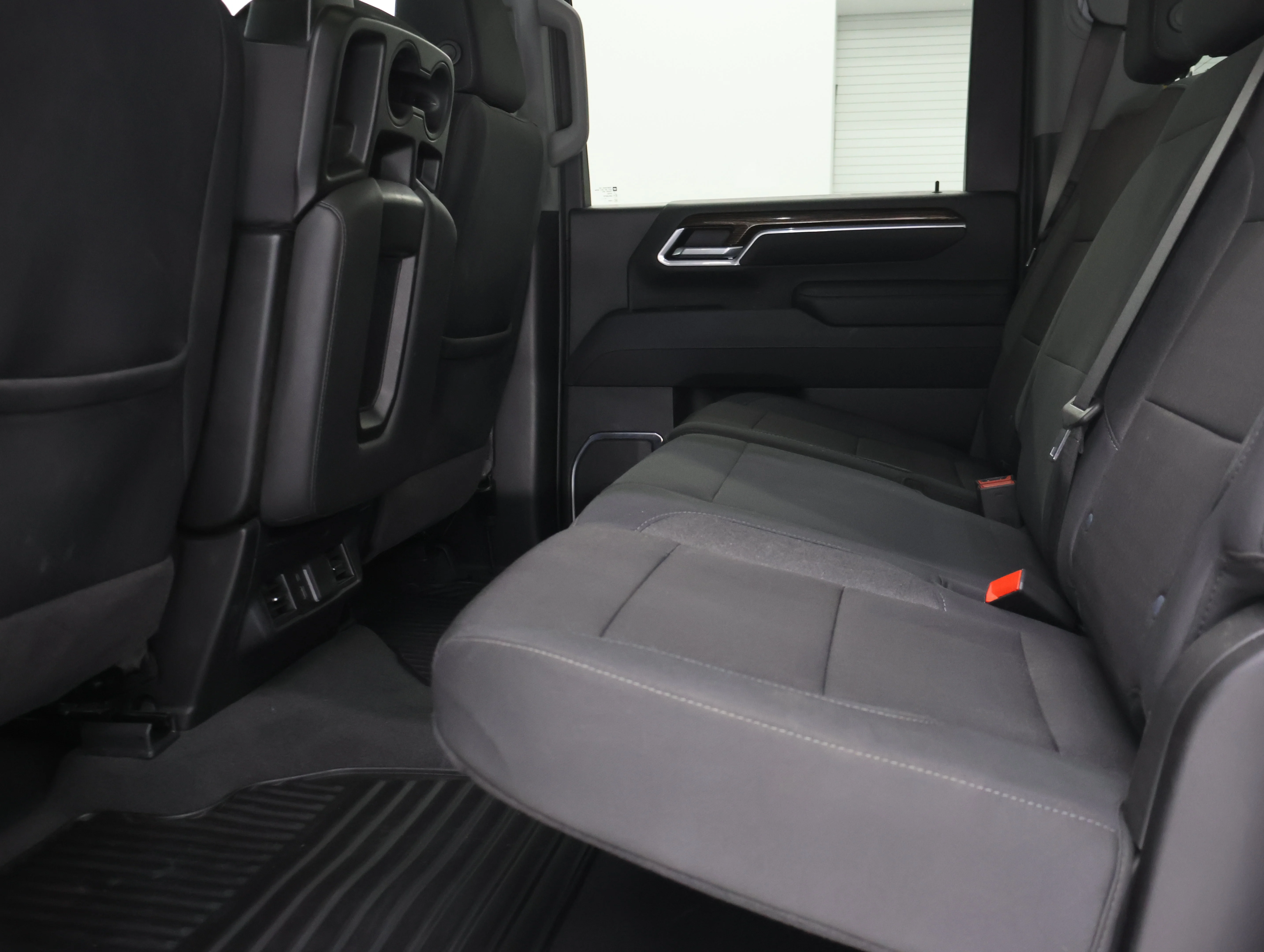 Used 2025 Summit White GMC SLE image 36