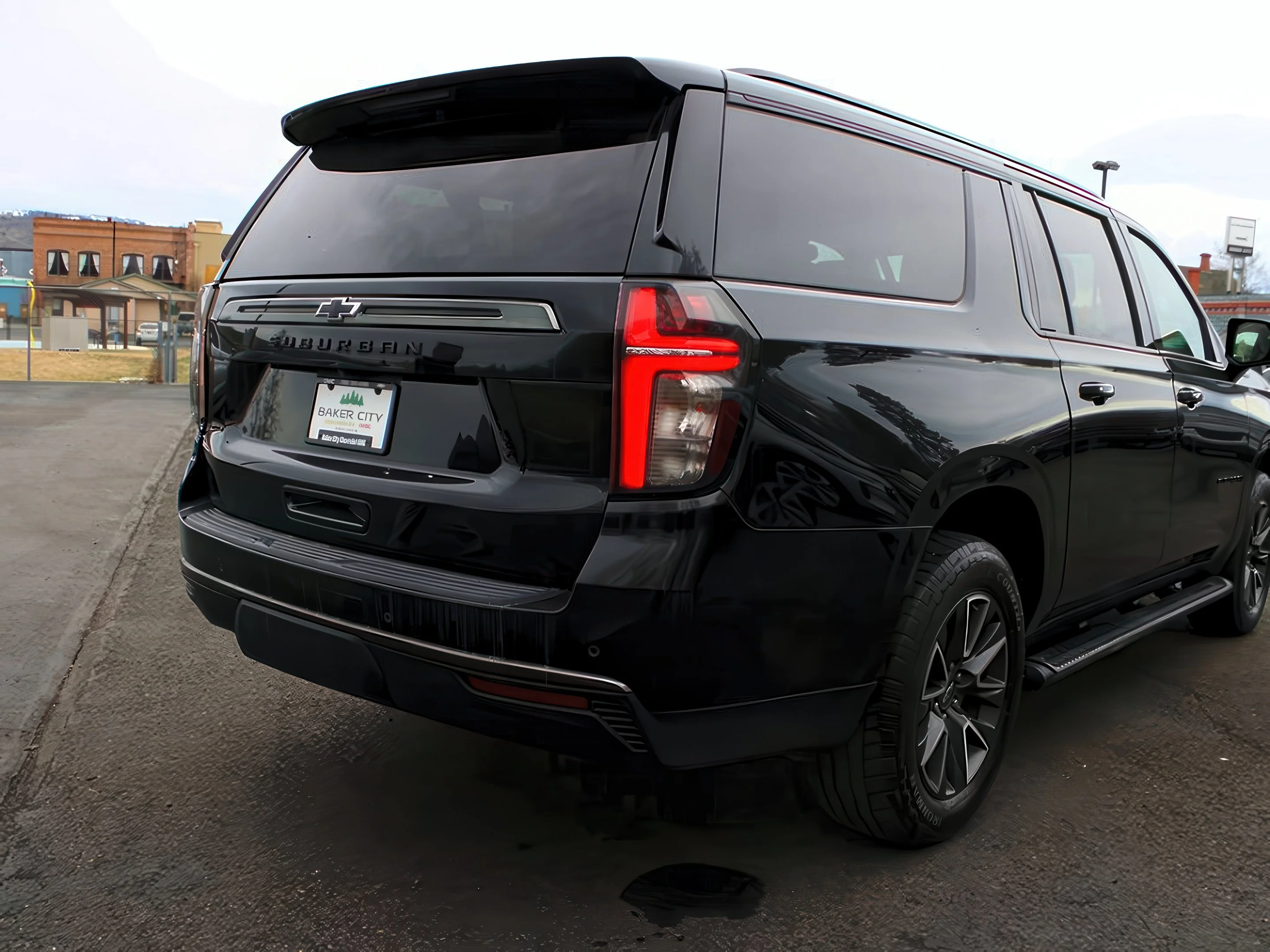 2021 Chevrolet Suburban Z71 - Photo 7