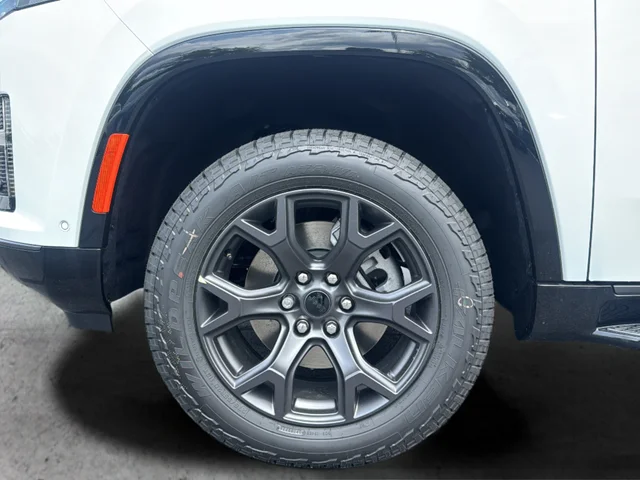 New 2026 Bright White Clear-Coat Exterior Paint Jeep Upland image 32