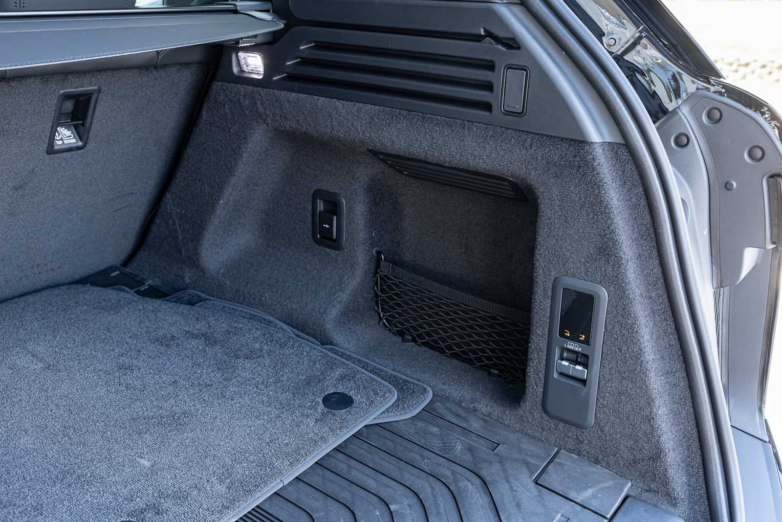 New 2026 BLACK Land Rover SE image 37