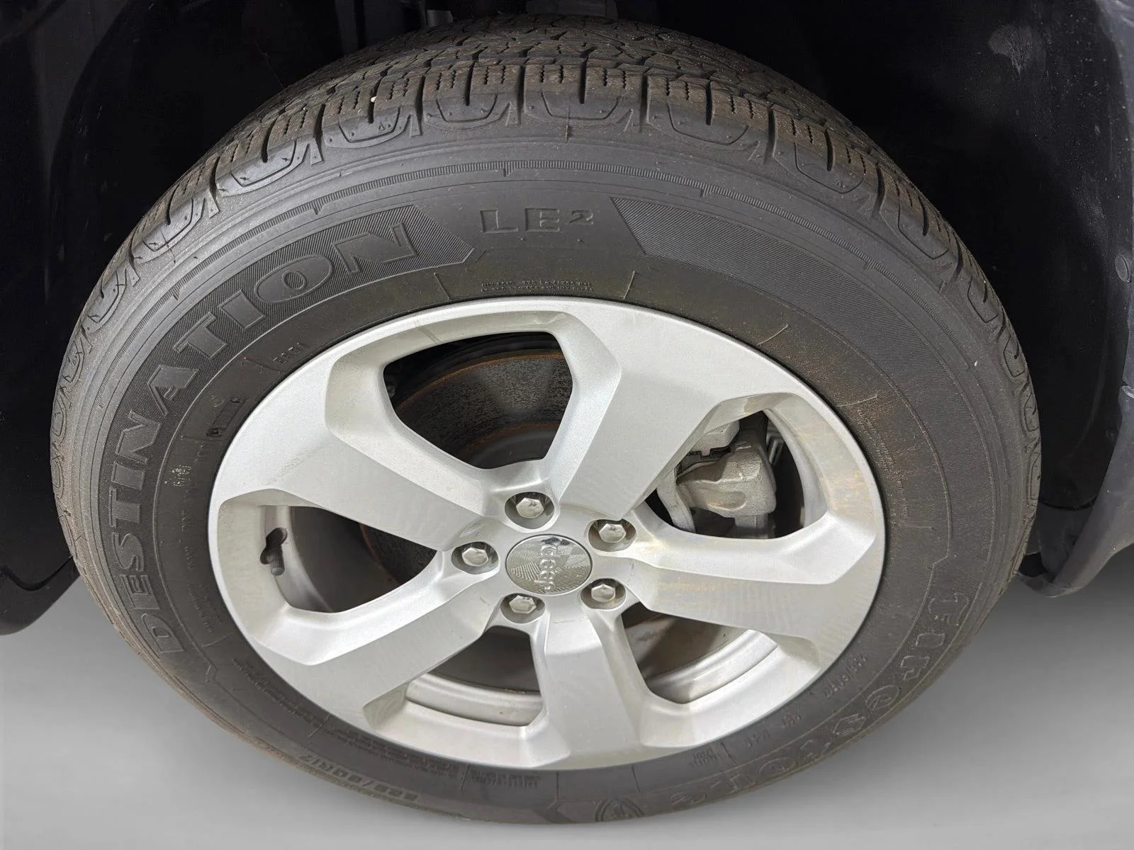 Used 2021 Silver Jeep Latitude image 12