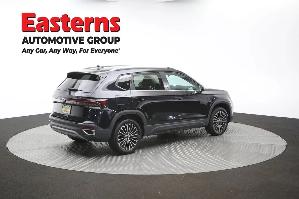 Used 2025 Black Volkswagen 1.5T SE image 40