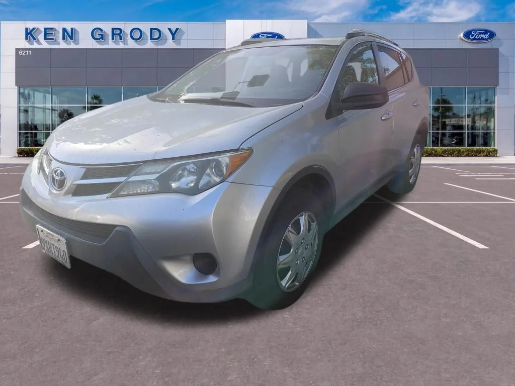 Used 2013 Silver Toyota LE image 17