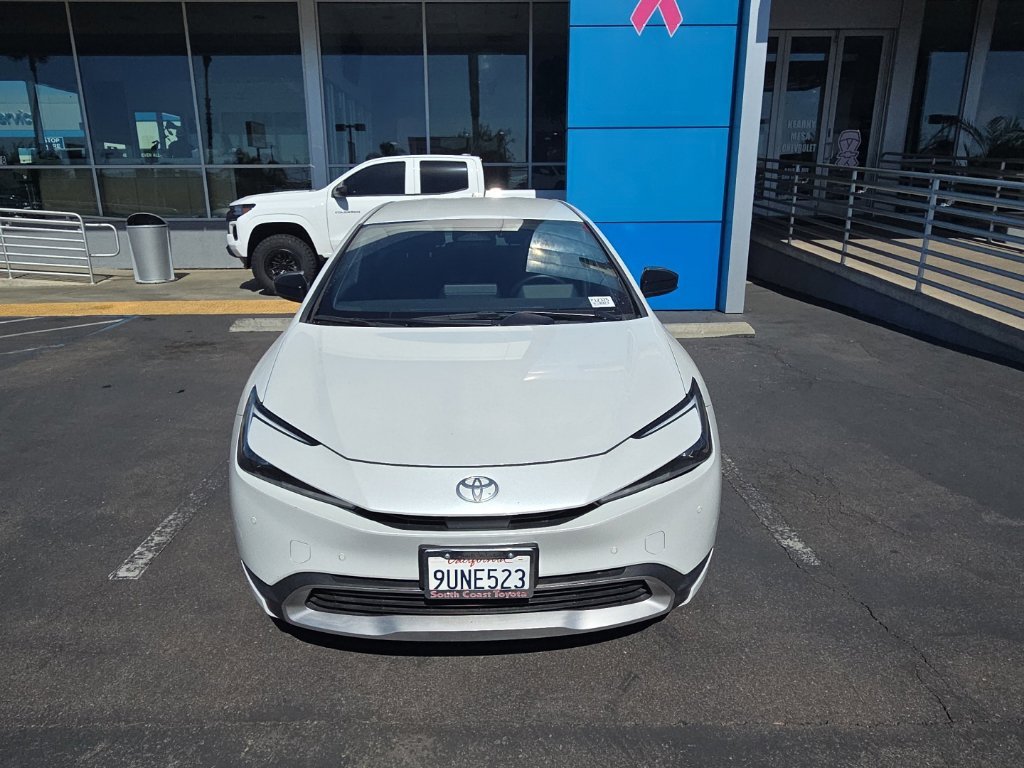 Used 2025 Pearl Toyota SE image 2