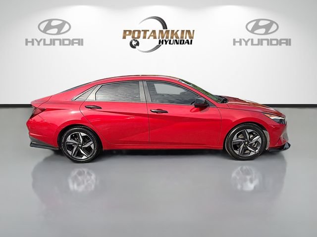 Used 2023 Red Hyundai SEL image 4