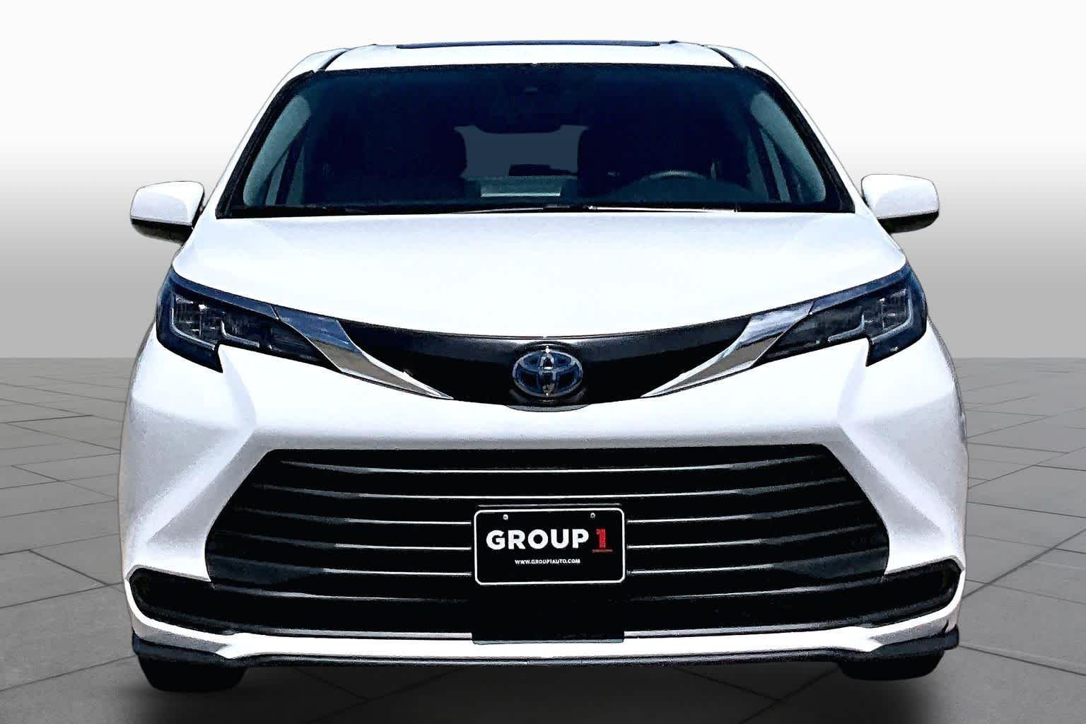 Used 2022 White Toyota LE image 3