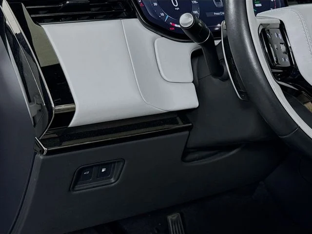 Certified Used 2024 White Land Rover Autobiography image 10