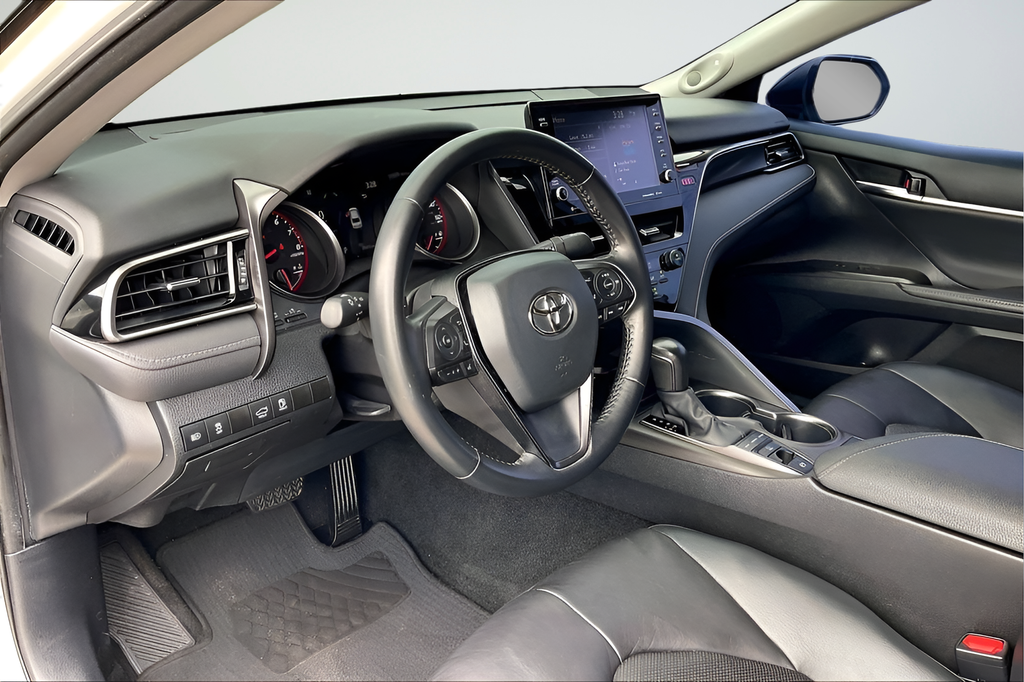 Used 2022 White Toyota XSE V6 image 14