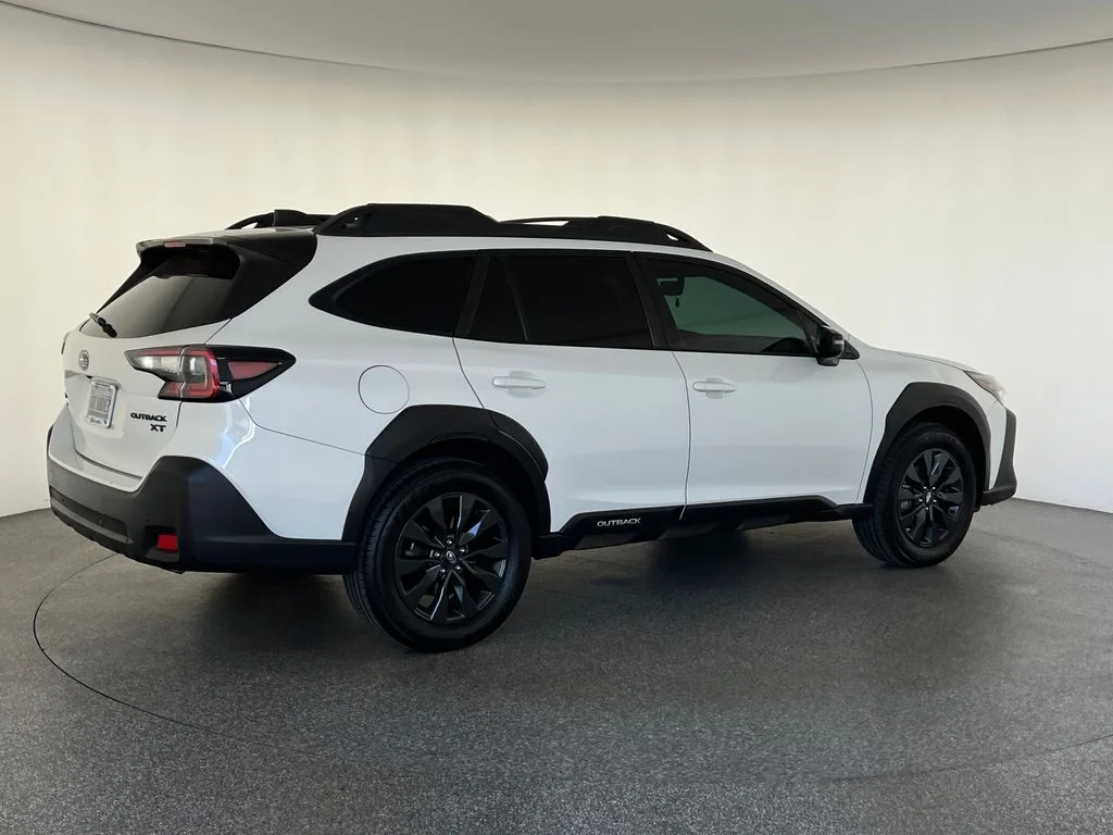 Used 2023 White Subaru Onyx Edition XT image 3