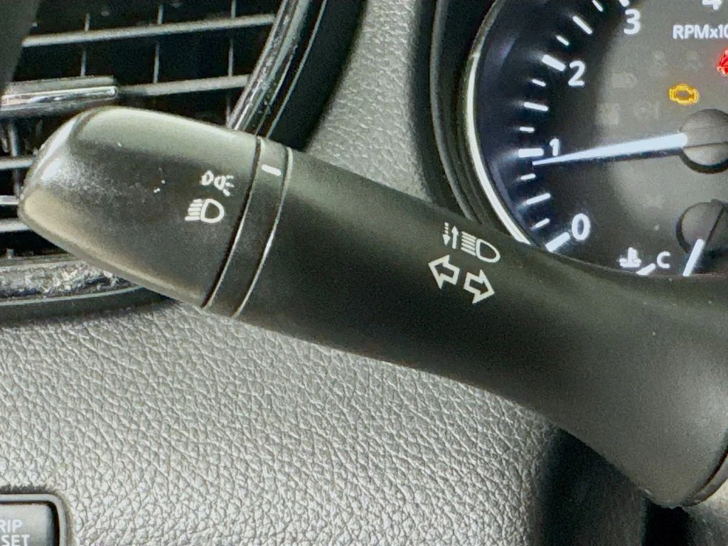 Used 2018 Magnetic Black Nissan S image 14