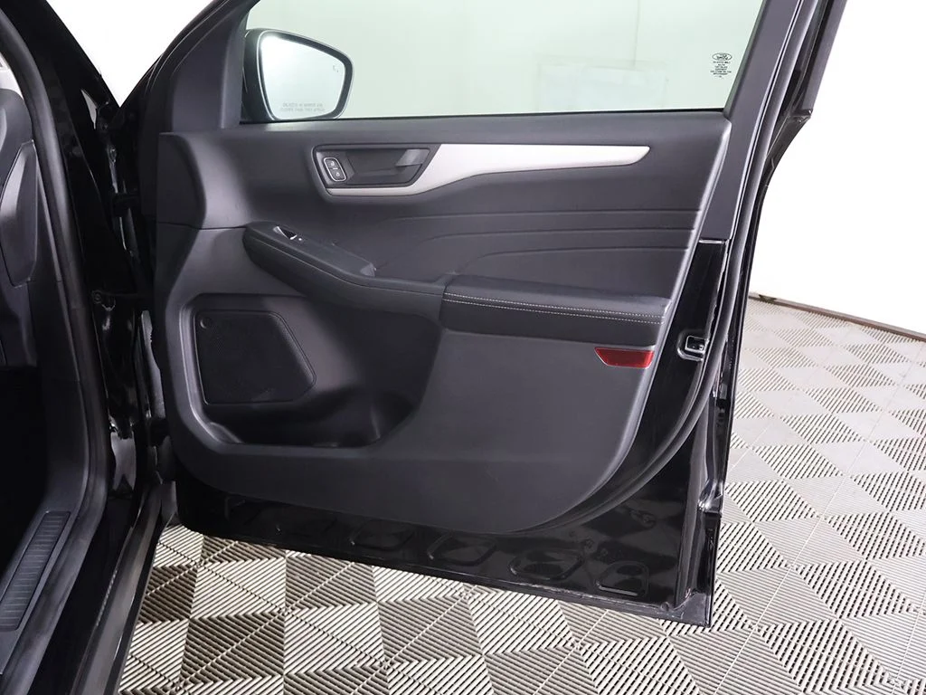 Used 2022 Black Ford SE image 21