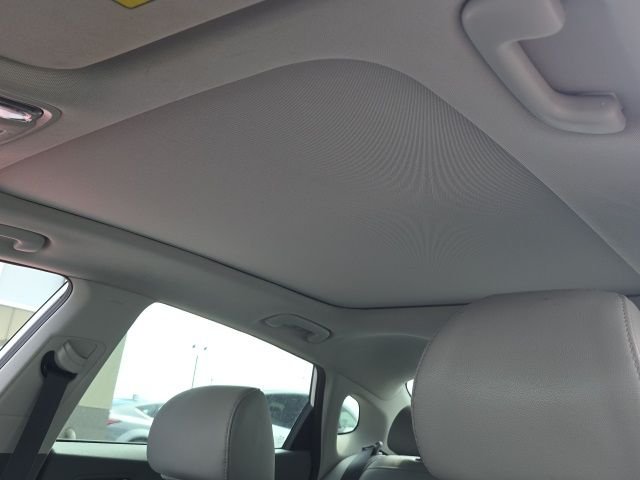 Used 2018 White Kia EX image 10