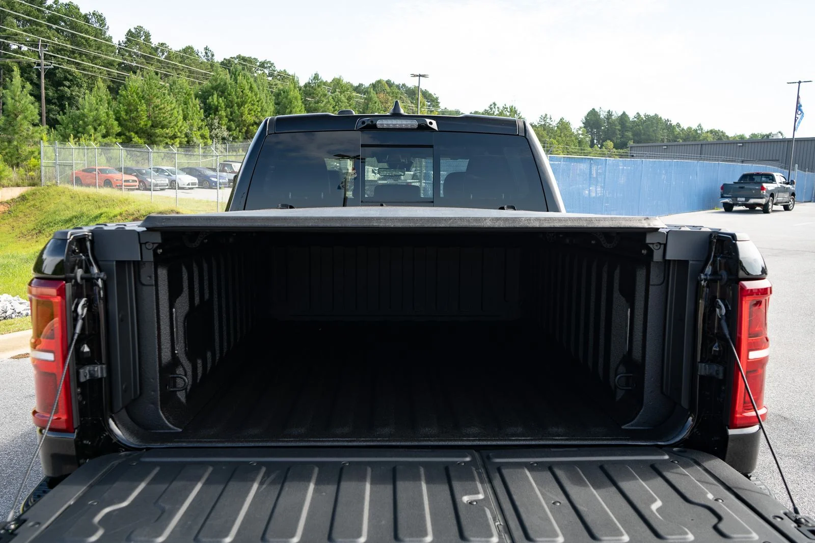 New 2026 Diamond Black Crystal Pearl-Coat Exterior Paint RAM Limited image 19
