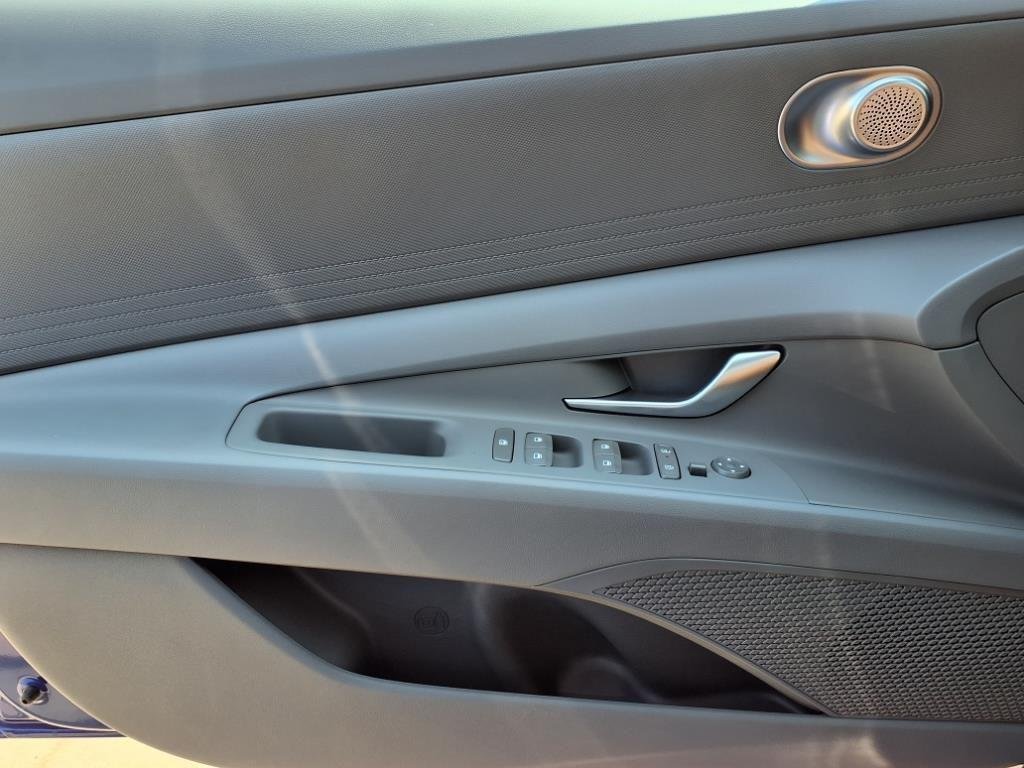 2025 Hyundai Elantra SE - Photo 25