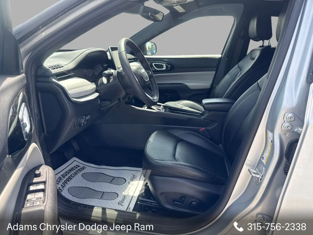 Used 2025 Silver Jeep Limited image 15