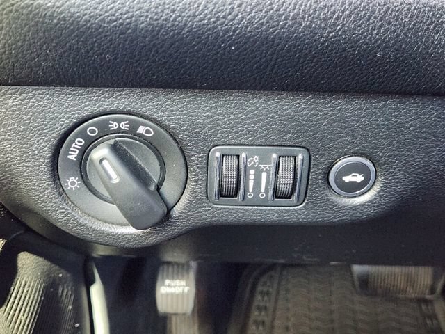 Used 2019 Blue Dodge SXT image 22