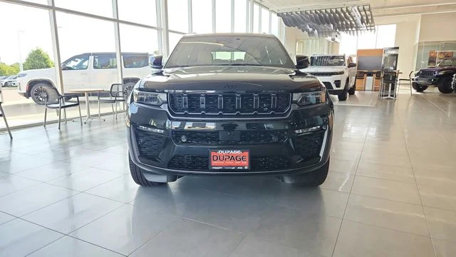 New 2026 Diamond Black Crystal Pearl-Coat Exterior Paint Jeep Summit image 4