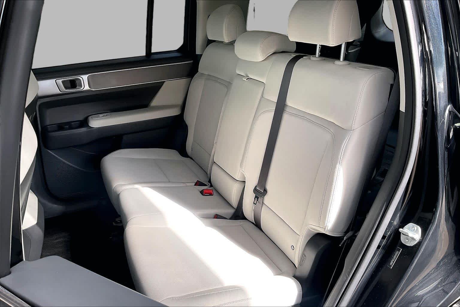 Used 2025 Phantom Black Hyundai SE image 21