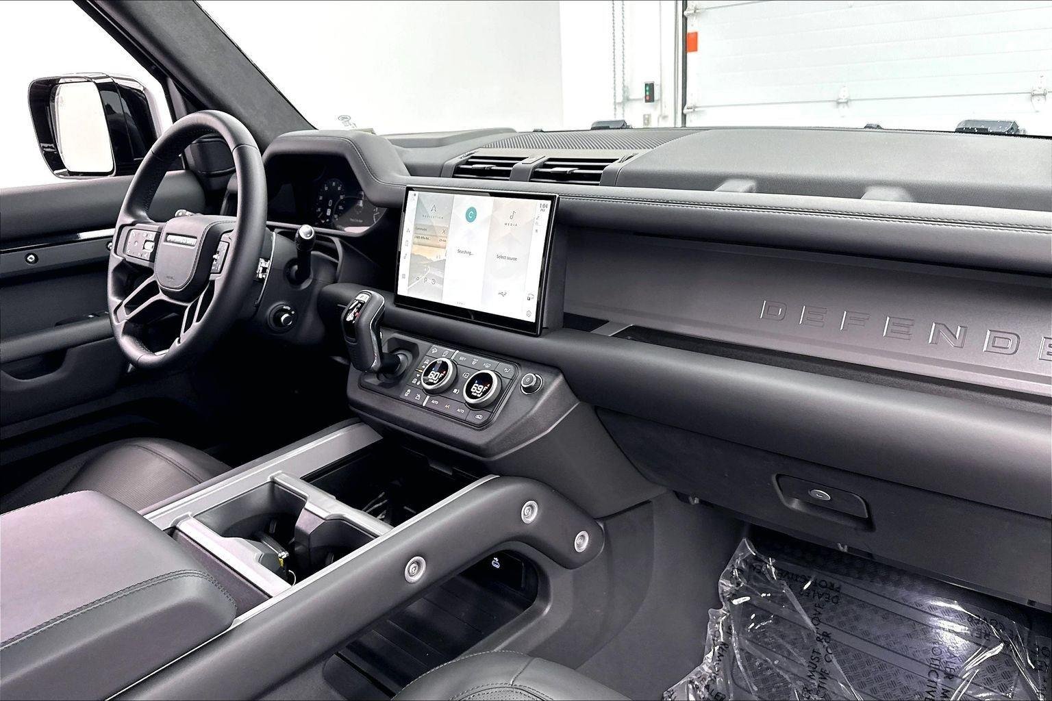 Used 2025 Santorini Black Metallic Land Rover V8 image 25