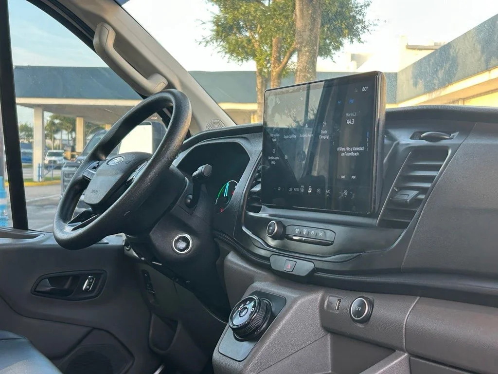 Used 2022 Oxford White Ford Base image 25