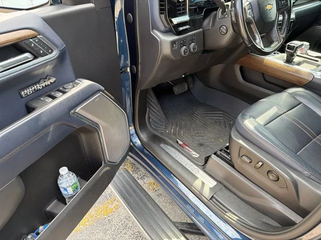 Used 2022 Northsky Blue Metallic Chevrolet High Country image 11