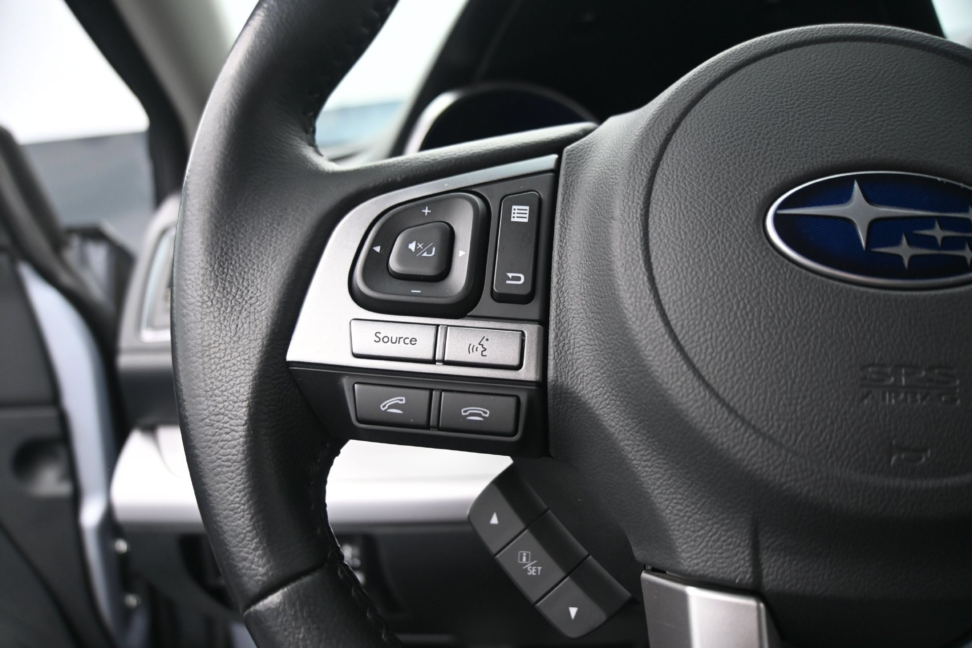 Used 2015 Ice Silver Metallic Subaru 2.5i Premium image 24