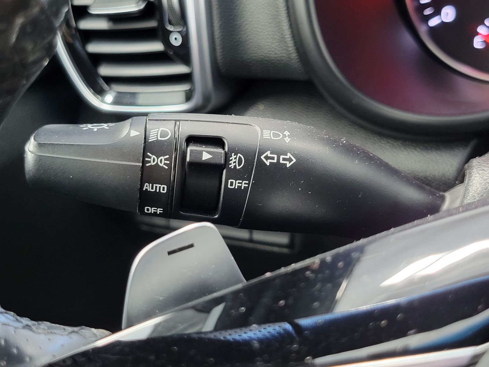 Used 2021 White Kia S image 17