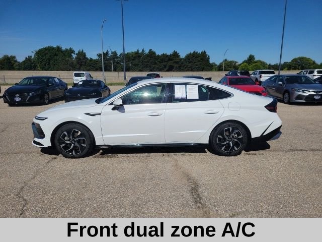 Used 2025 White Hyundai SEL image 3