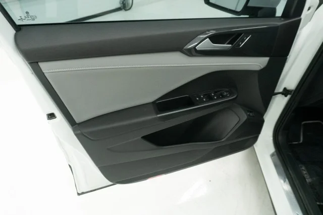 Used 2023 WHITE Volkswagen SEL image 17