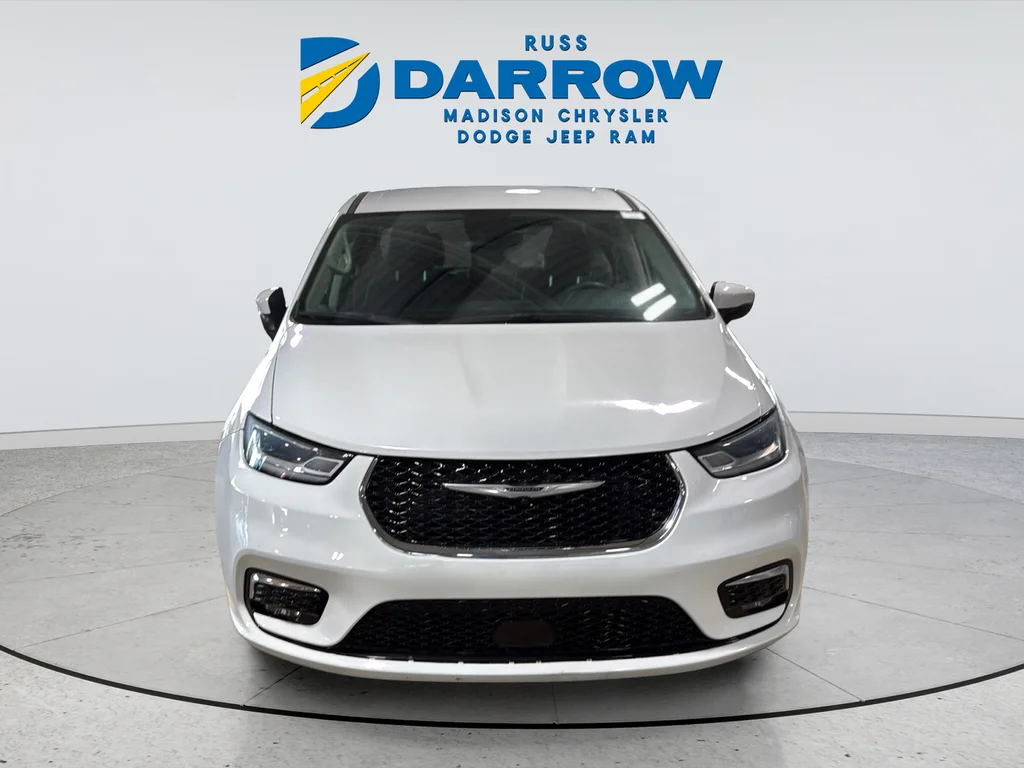 Used 2023 White Chrysler Touring L image 8