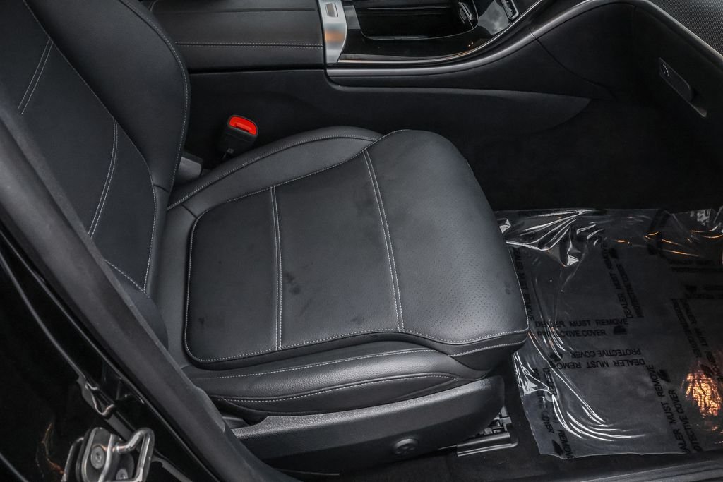 Used 2025  Mercedes-Benz C 300 image 38