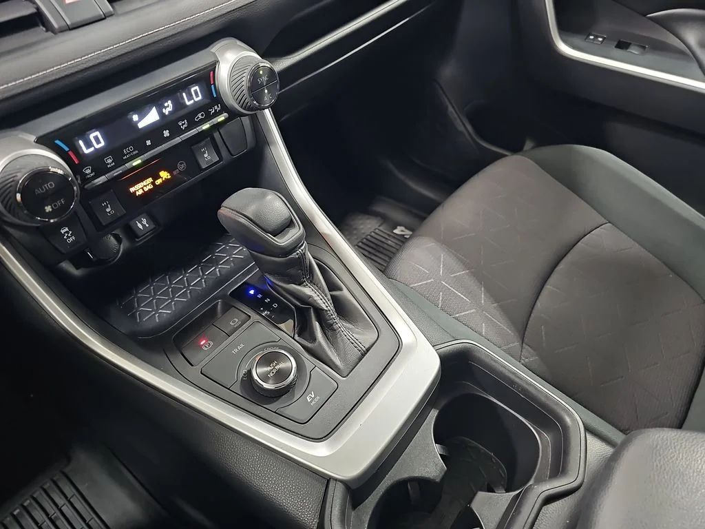 Used 2019 White Toyota XLE image 27