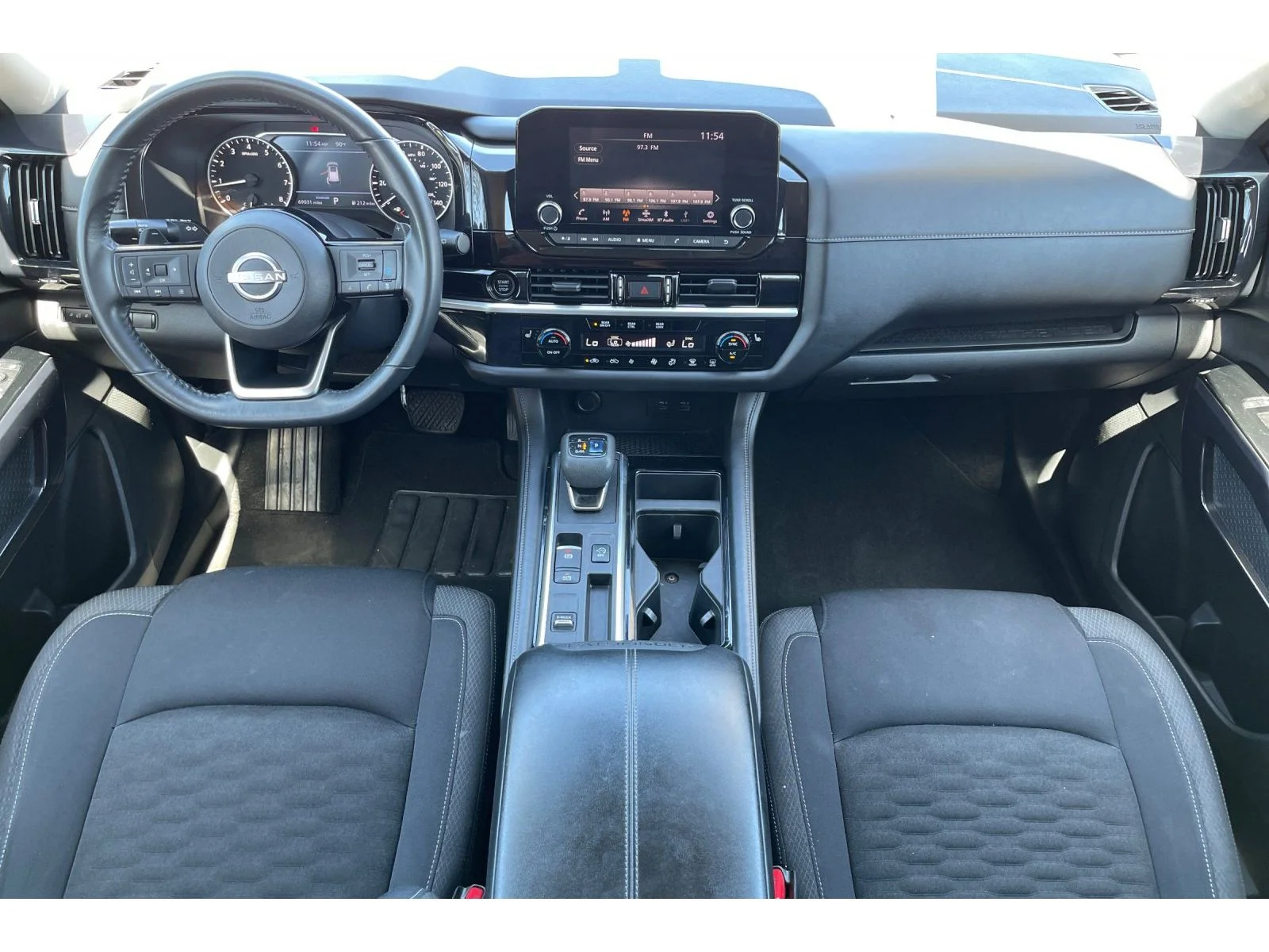 Used 2022 Pearl White Tricoat Nissan SV image 16