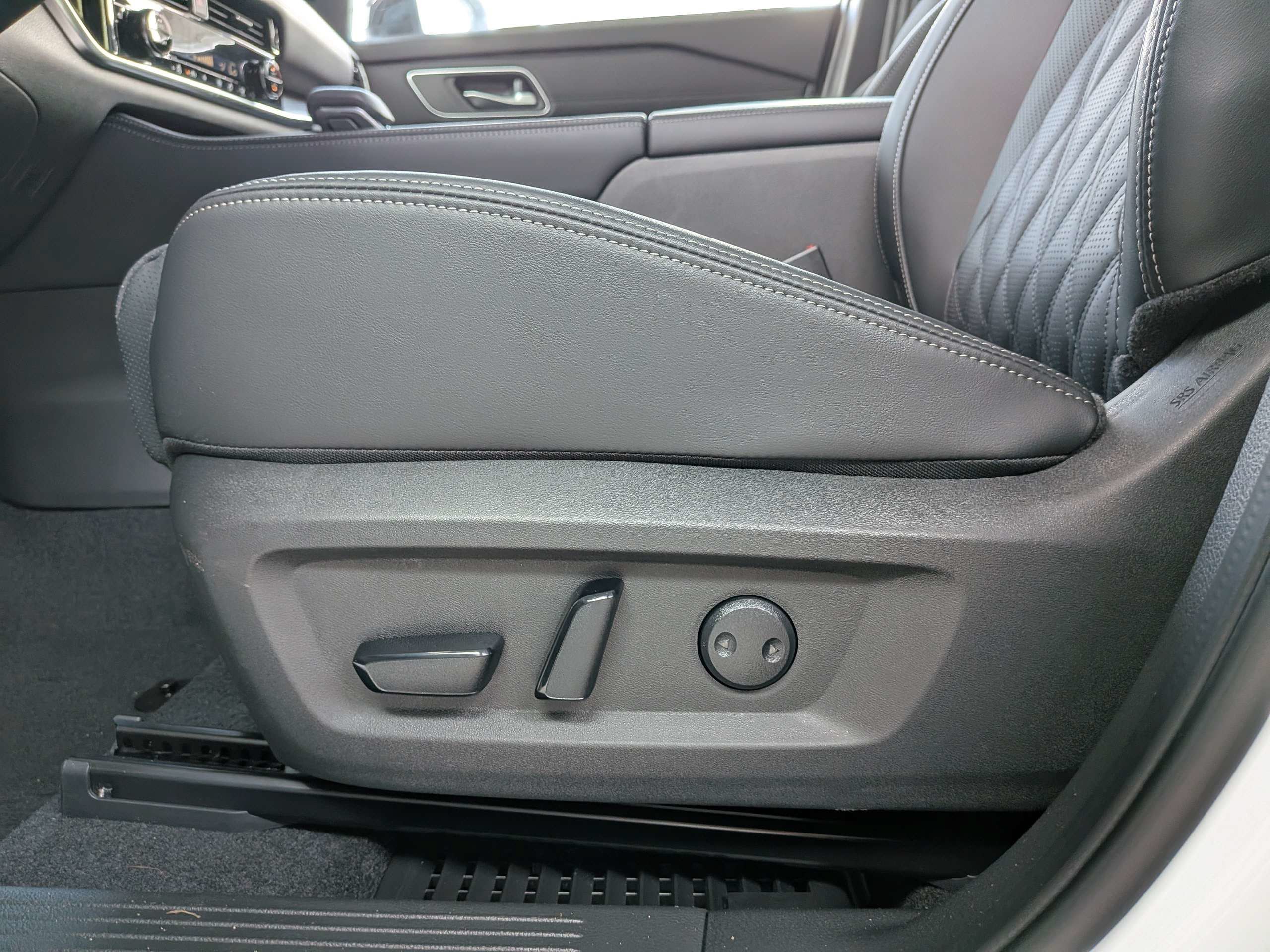 New 2026 White Nissan Platinum image 15